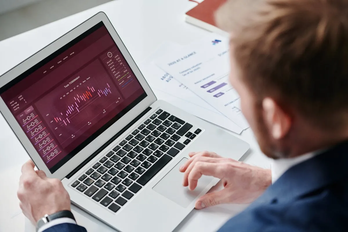 Tableau de bord business analytics suivant les indicateurs de performance organique d'une boutique en ligne